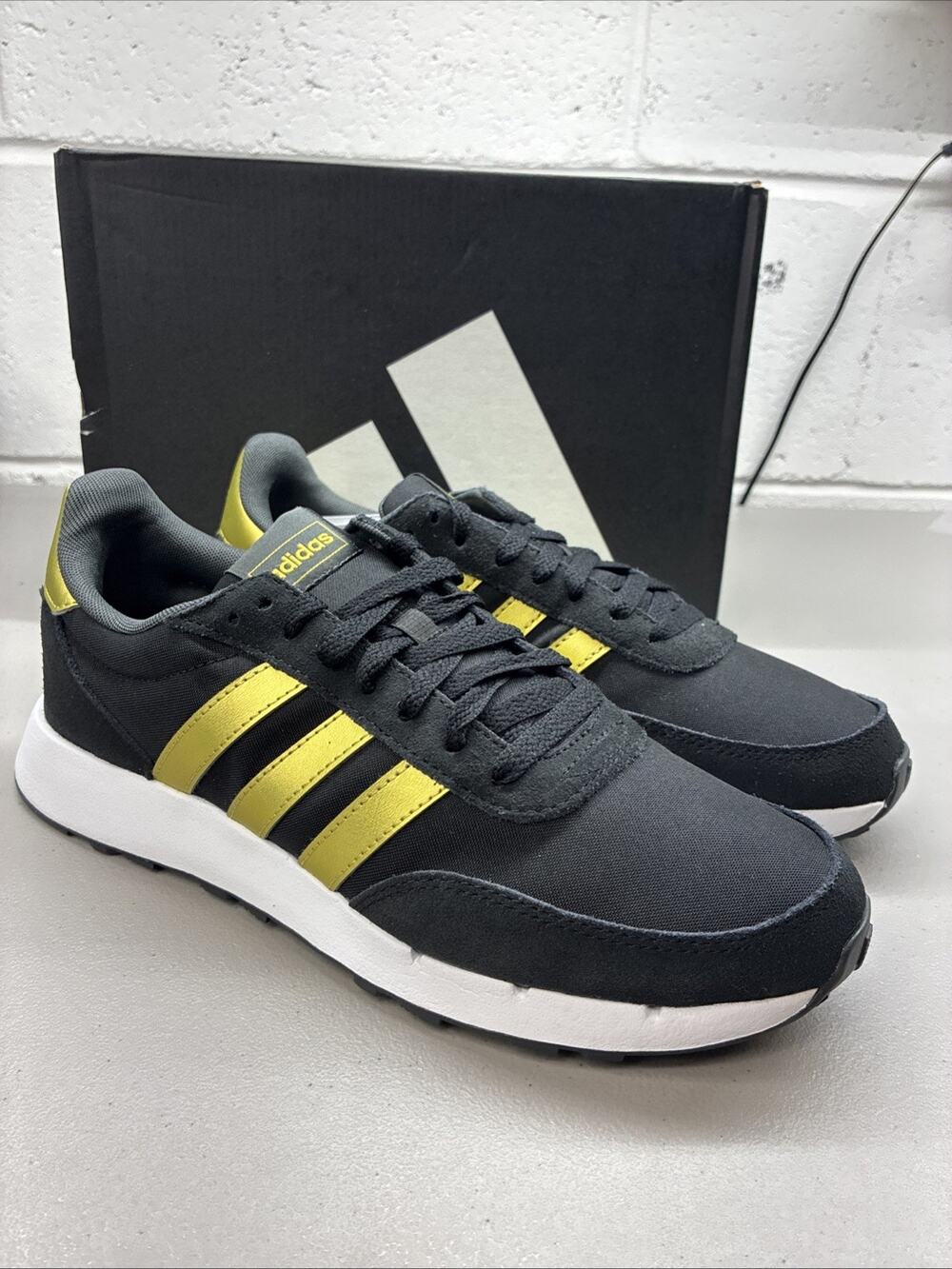 adidas Run 60s 2.0 Women’s Low Sneakers Black/Gold GX1714 Size 9.5 New With Box